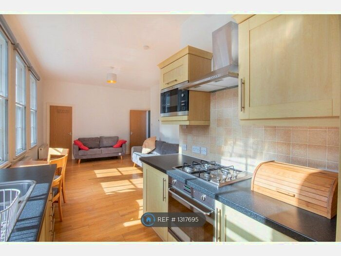 2 Bedroom Maisonette To Rent In Canon Beck Road, London SE16