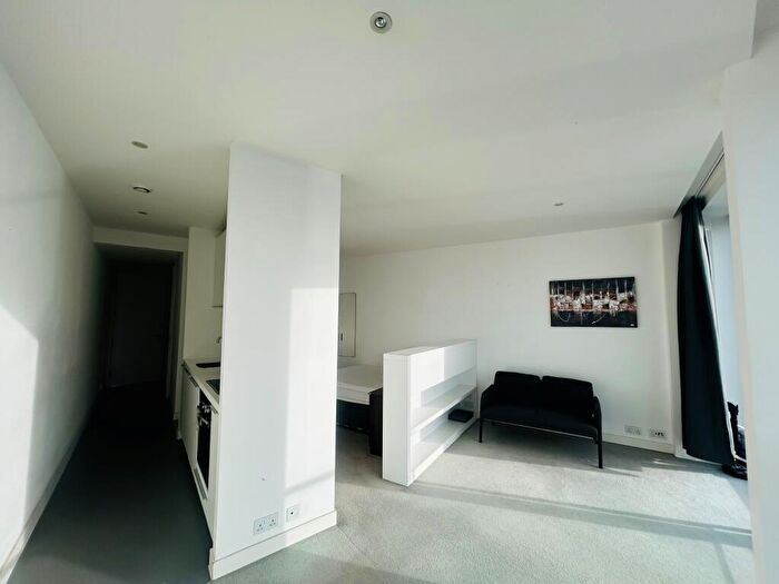 Studio To Rent In The Rotunda, Birmingham, B2