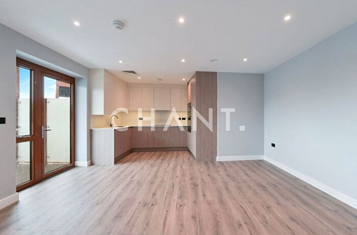 2 Bedroom Flat To Rent In Cuckoo Hill, Pinner, HA5