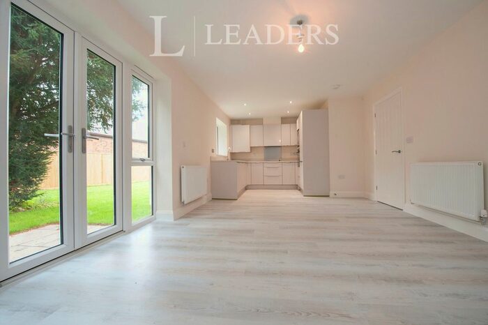 2 Bedroom Flat To Rent In Bromsgrove, Faringdon, SN7