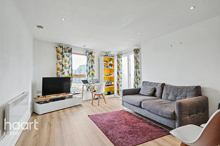 2 Bedroom Apartment For Sale In Armouries Way, Leeds, LS10
