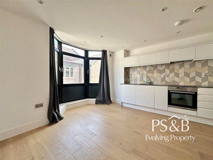 1 Bedroom Flat To Rent In Russell House, Russell Mews, Brighton, BN1