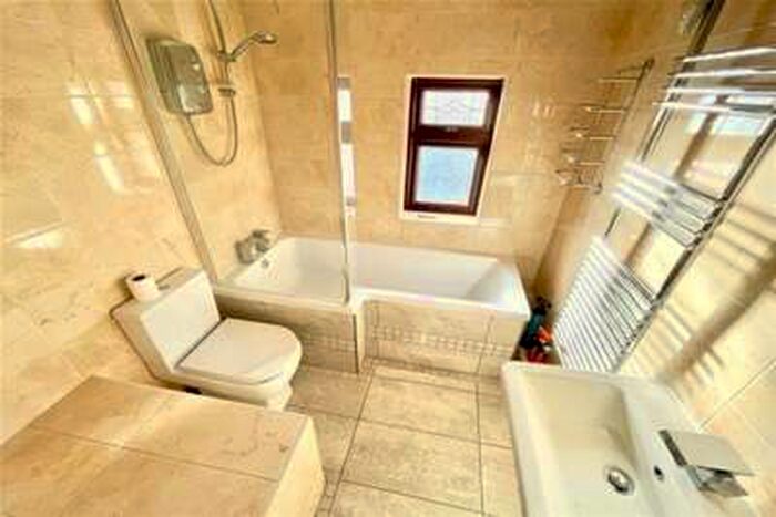 3 Bedroom House To Rent In CM13 1da, Hutton