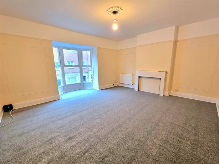 2 Bedroom Flat To Rent In Main Street, Barry CF63