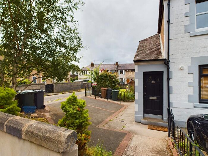 2 Bedroom Flat To Rent In Logie Green Road, Canonmills, Edinburgh, EH7