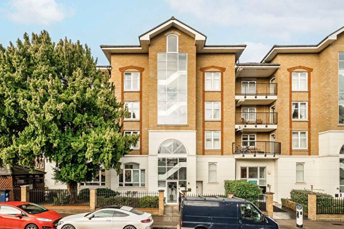 2 Bedroom Flat To Rent In Keswick Road, London, SW15