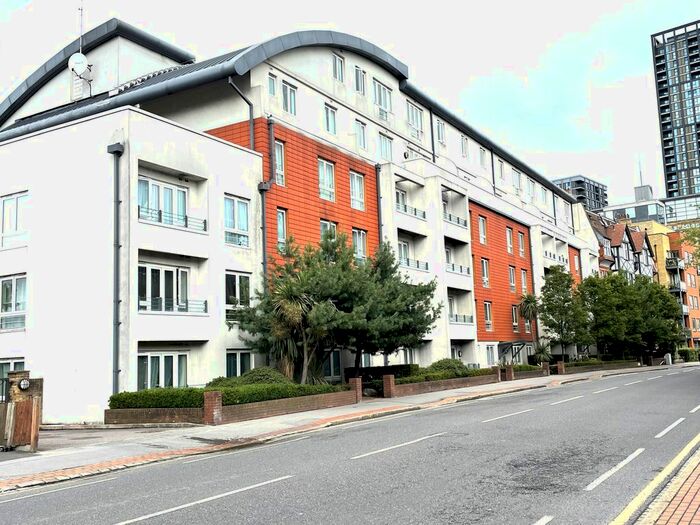 3 Bedroom Maisonette To Rent In Park Lane, Croydon, Surrey, CR0