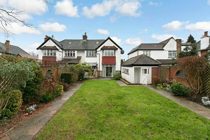 4 Bedroom Semi-Detached House To Rent In Bourne Avenue, Southgate, N14