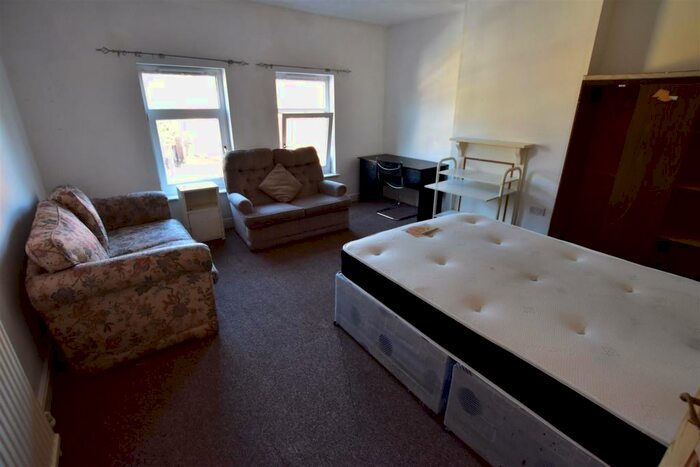 3 Bedroom Flat To Rent In Narborough Road, Leicester, LE3