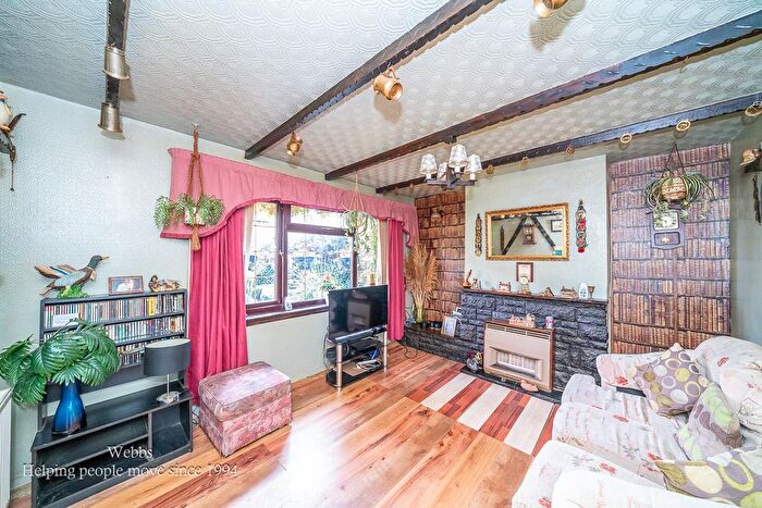 3 Bedroom Semi-Detached House For Sale In Acorn Road, Wolverhampton, WV11
