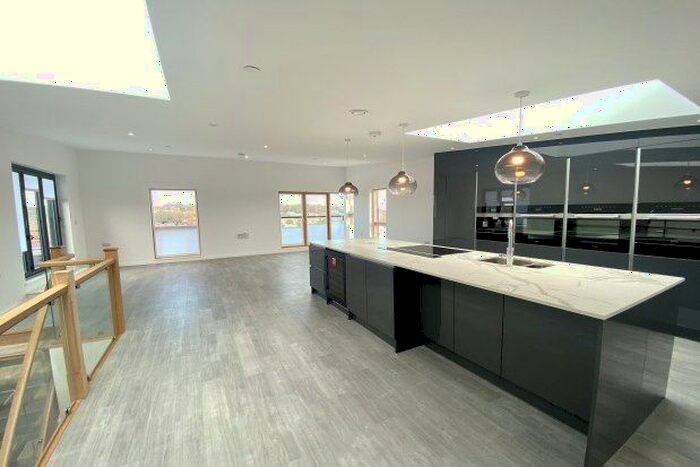 3 Bedroom Flat To Rent In Lords Gardens, Norwich, NR1