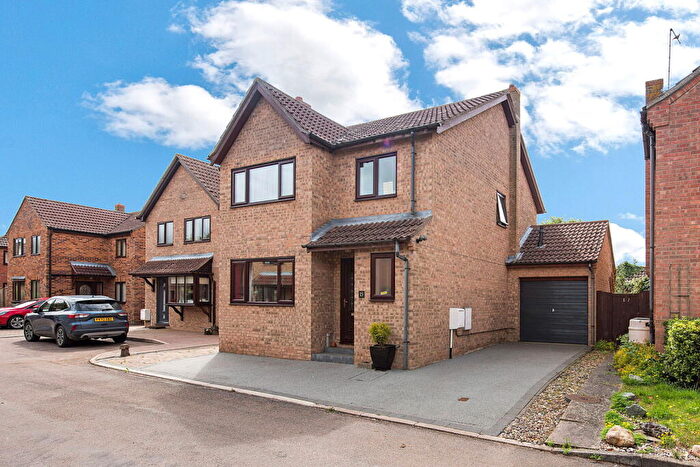 4 Bedroom Detached House For Sale In Field Close, Warboys, Huntingdon, PE28