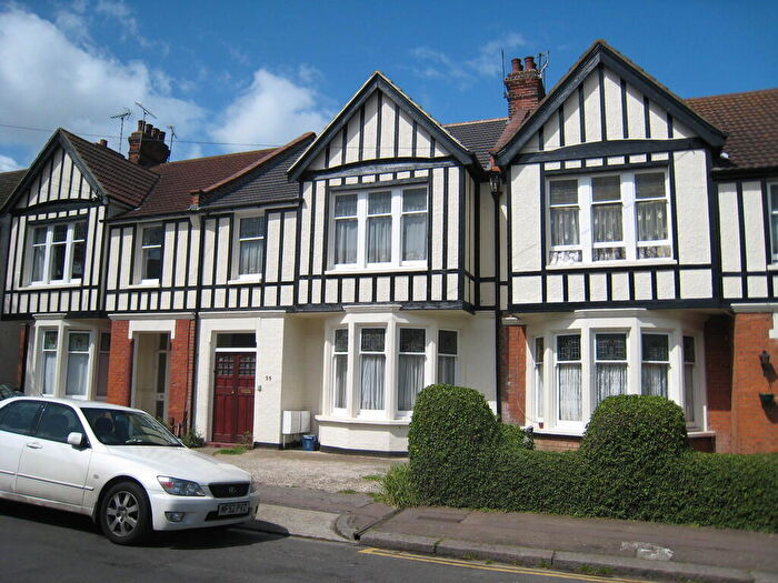 2 Bedroom Flat To Rent In Elderton Road, Westcliff-On-Sea, SS0