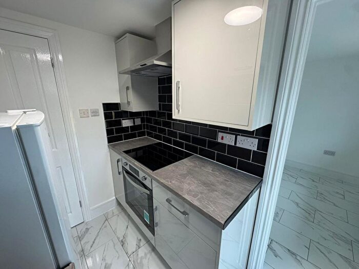 2 Bedroom Flat To Rent In Dagenham, RM8