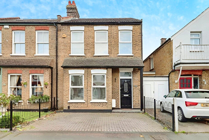 3 Bedroom Semi-Detached House To Rent In North Avenue, Southend-on-sea, SS2