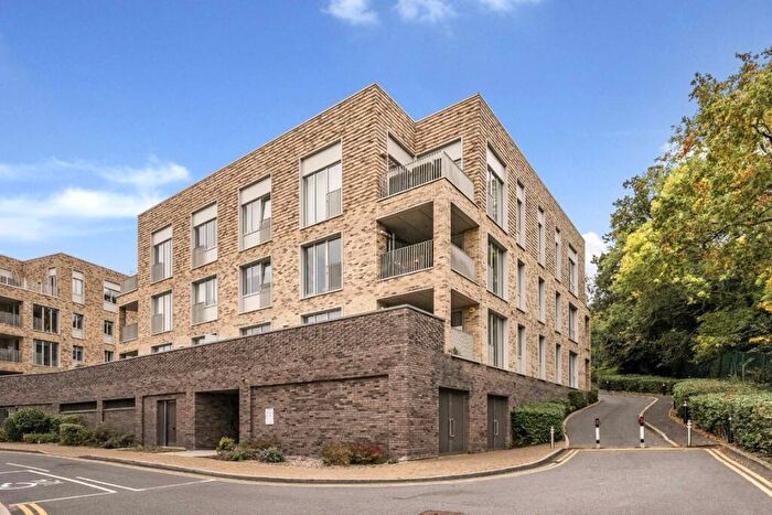 2 Bedroom Flat For Sale In Cornforth Lane, Finchley, NW7