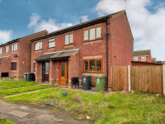 3 Bedroom Semi Detached House For Sale In Wright Close, Caister-On-Sea, NR30