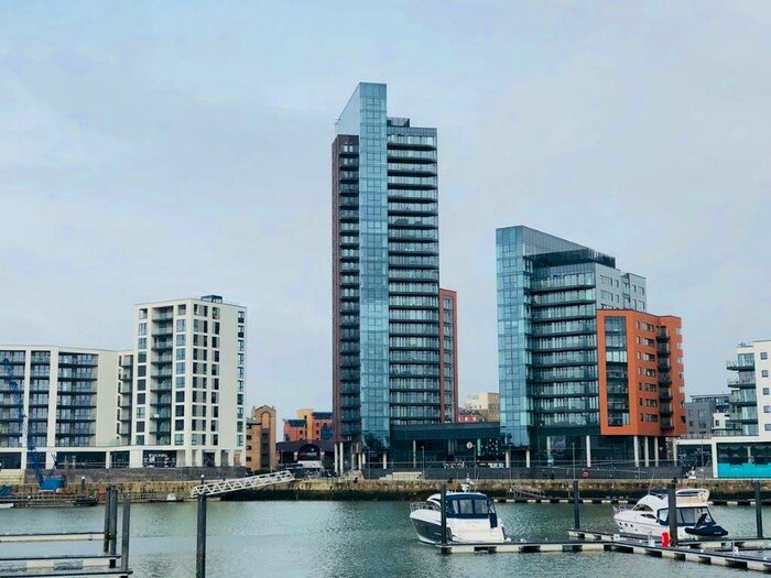 3 Bedroom Apartment To Rent In The Hawkins Tower, Admirals Quay, SO14