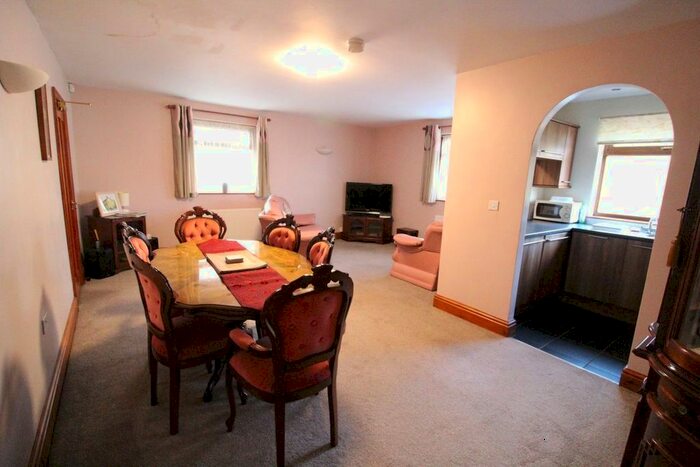 2 Bedroom Flat To Rent In Bolton Road North, Ramsbottom, Bury BL0