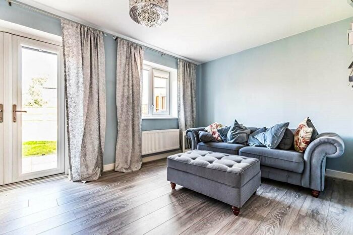 3 Bedroom Semi-Detached House To Rent In Kingston Avenue, North Cheam, Sutton, SM3