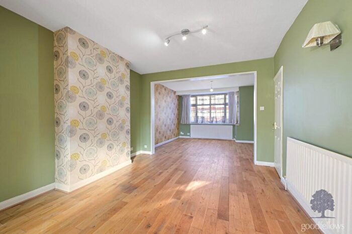 3 Bedroom Semi Detached House To Rent In Stonecot Close, Sutton, SM3