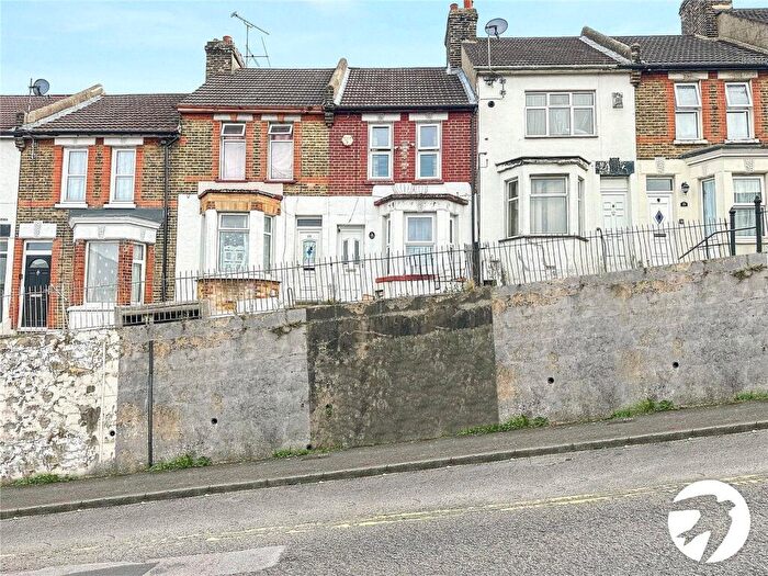 3 Bedroom Terraced House For Sale In Magpie Hall Road, Chatham, Kent, ME4