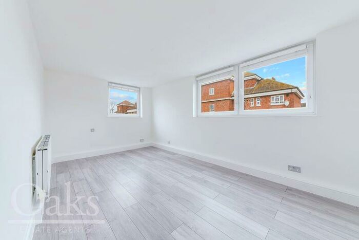 2 Bedroom Flat To Rent In Lloyd Court, West Norwood, SE27