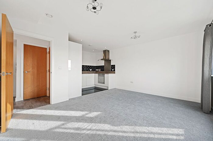 1 Bedroom Flat For Sale In London Road, Mitcham, CR4