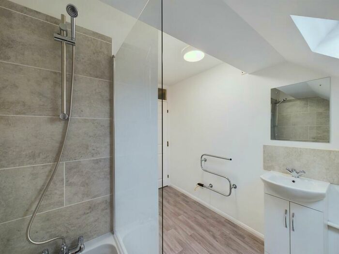 2 Bedroom Apartment To Rent In Lindisfarne Court, Chesterfield, S40