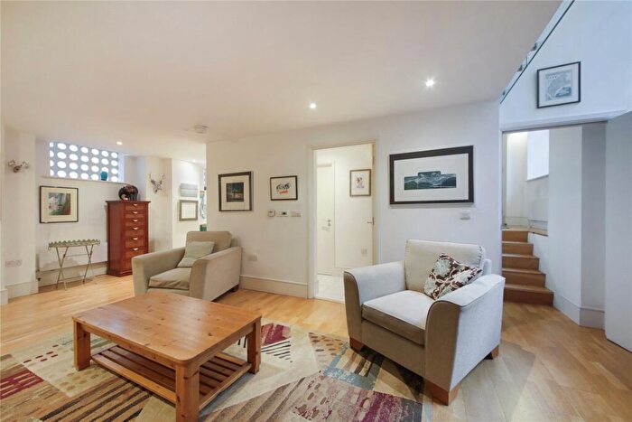 2 Bedroom Apartment For Sale In Albion Walk, London, N1