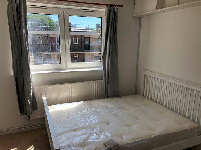 3 Bedroom Ground Maisonette To Rent In Key Close, London, E1
