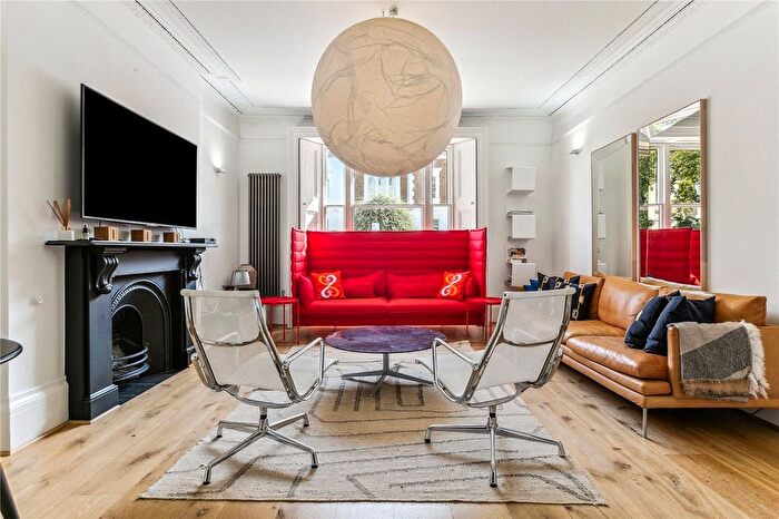 3 Bedroom Flat To Rent In Lansdowne Crescent, London, W11