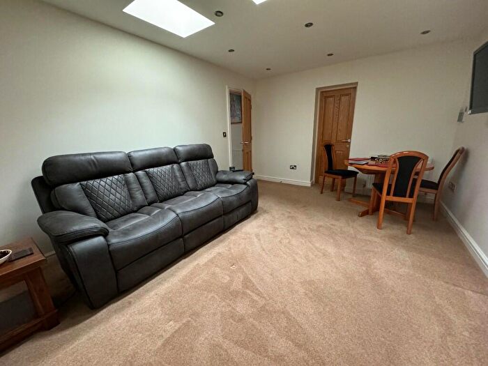 2 Bedroom Detached Bungalow To Rent In Antringham Gardens, Birmingham, B15