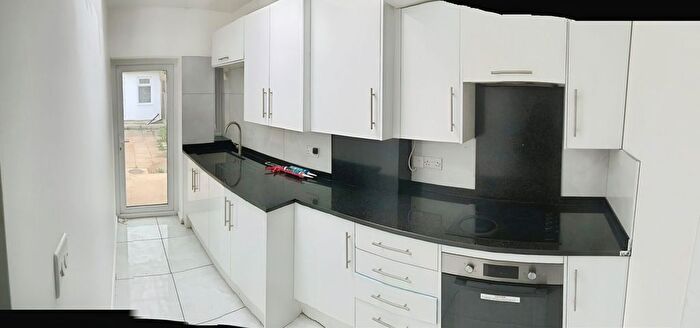 6 Bedroom Terraced House To Rent In Latimer Avenue, London, E6