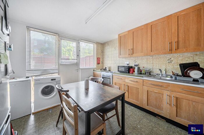 3 Bedroom Terraced House For Sale In Westacott Close, N19