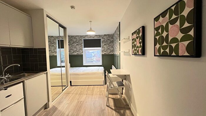 1 Bedroom Studio To Rent In Stockwood Crescent, Room, Luton, Bedfordshire, LU1