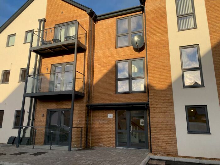 2 Bedroom Flat To Rent In Aspen Drive, Bristol, BS10