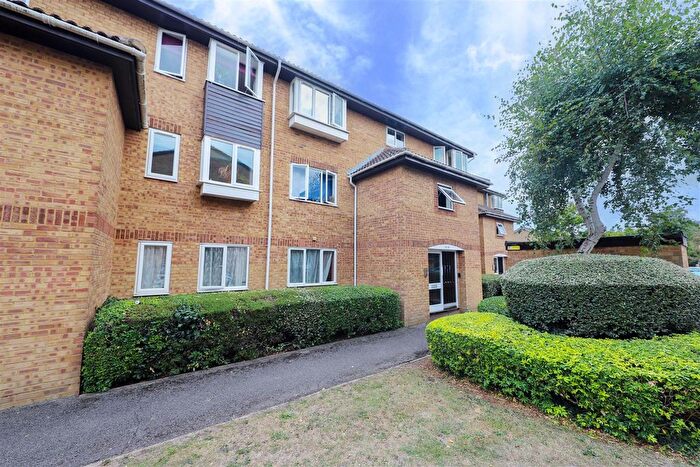 1 Bedroom Flat For Sale In Newcombe Rise, Yiewsley, West Drayton, UB7