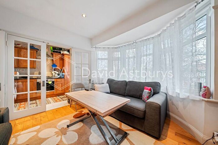 2 Bedroom Apartment To Rent In North Circular Road, Palmers Green, London, N13