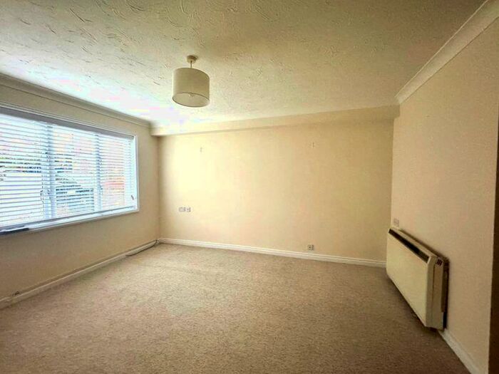 1 Bedroom Apartment To Rent In Botany Close, EN4