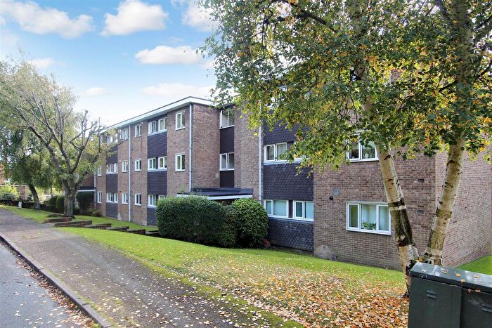 3 Bedroom Flat To Rent In Prestwood, Upper Hitch, Watford, WD19