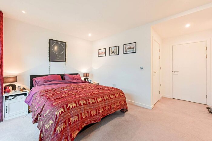 2 Bedroom Flat For Sale In Hawthorne Crescent, East Greenwich, London, SE10