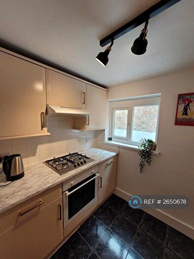 2 Bedroom Flat To Rent In Steele Road, London, E11