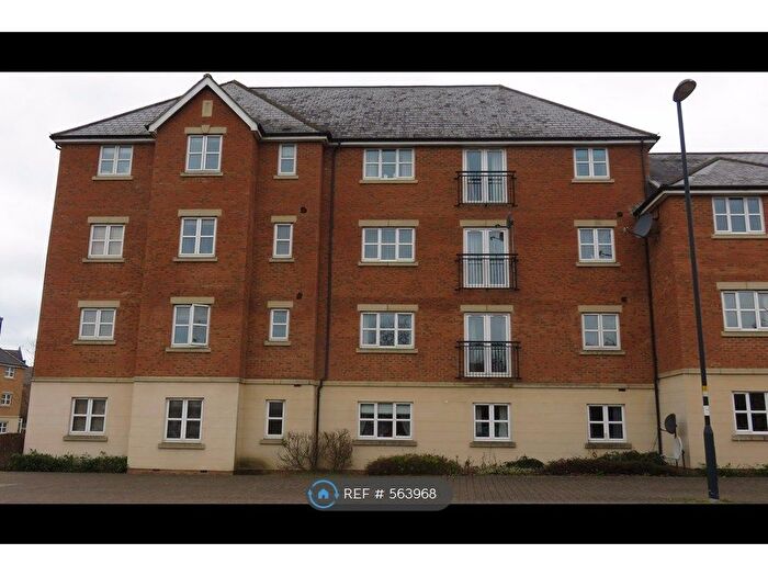 3 Bedroom Flat To Rent In Estella Close, Swindon, SN25