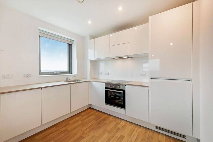 2 Bedroom Flat To Rent In Seven Sisters Road, Tottenham, London, N15