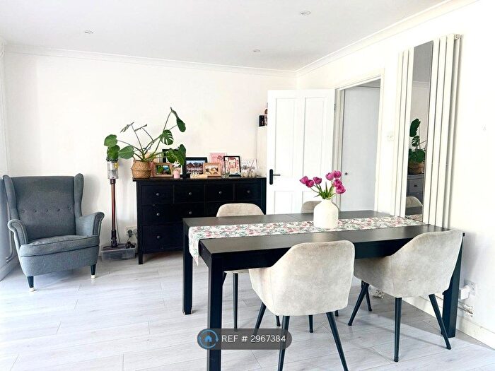 4 Bedroom End Of Terrace House To Rent In Arkley Court, Maidenhead, SL6