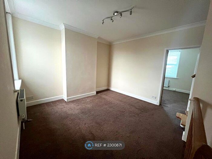 2 Bedroom Flat To Rent In Longcroft Road, Weymouth, DT4