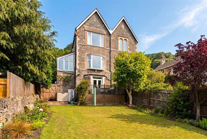 2 Bedroom Flat For Sale In Highdale Road, Clevedon - Large Garden, BS21