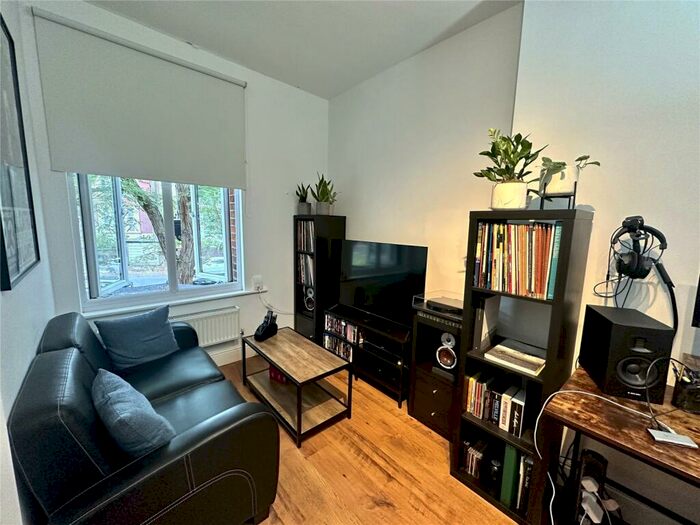 Studio To Rent In Mount View Road, London, N4