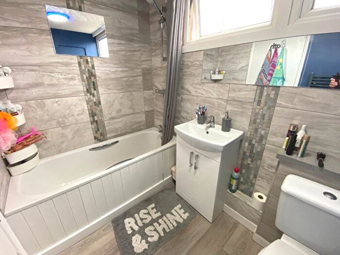 3 Bedroom Terraced House For Sale In The Briars, Briar Hill, Northampton, NN4